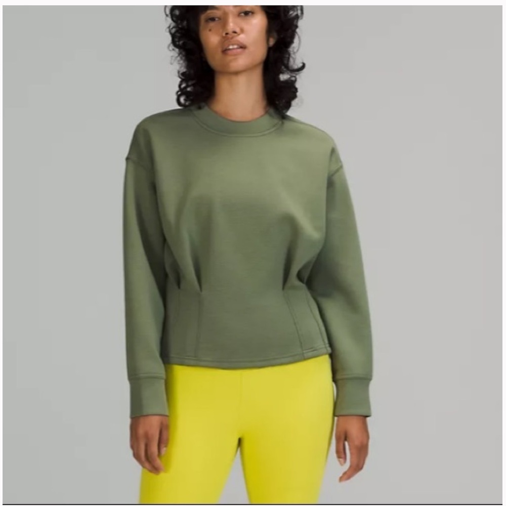 Lululemon Athletica Gathered waist crew pullover